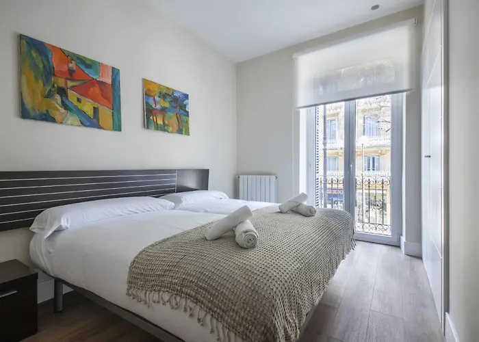 Apartment Urbieta Korner - Local Rentss *